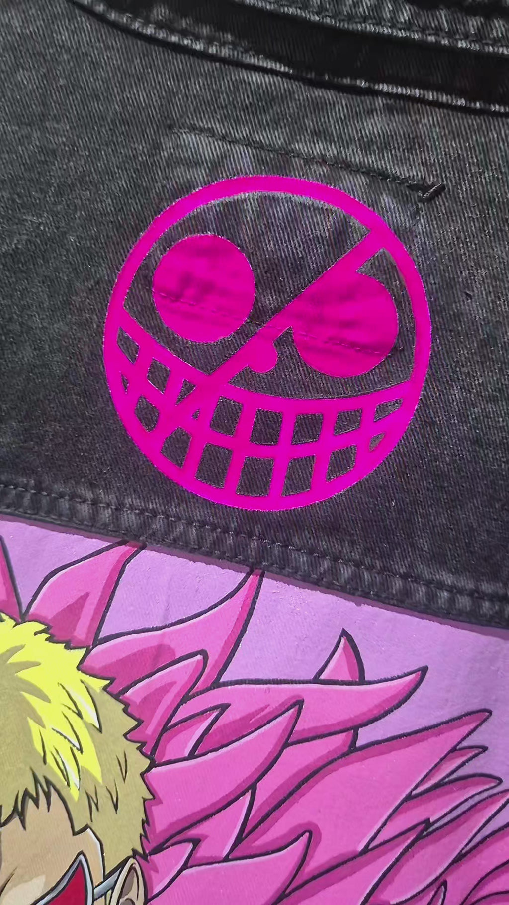 Giacca in Denim Nera Dipinta a Mano – Ispirata a Doflamingo | One Piece