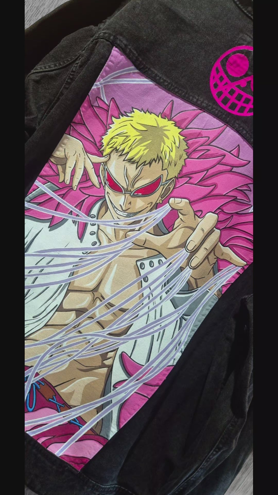 Giacca in Denim Nera Dipinta a Mano – Ispirata a Doflamingo | One Piece