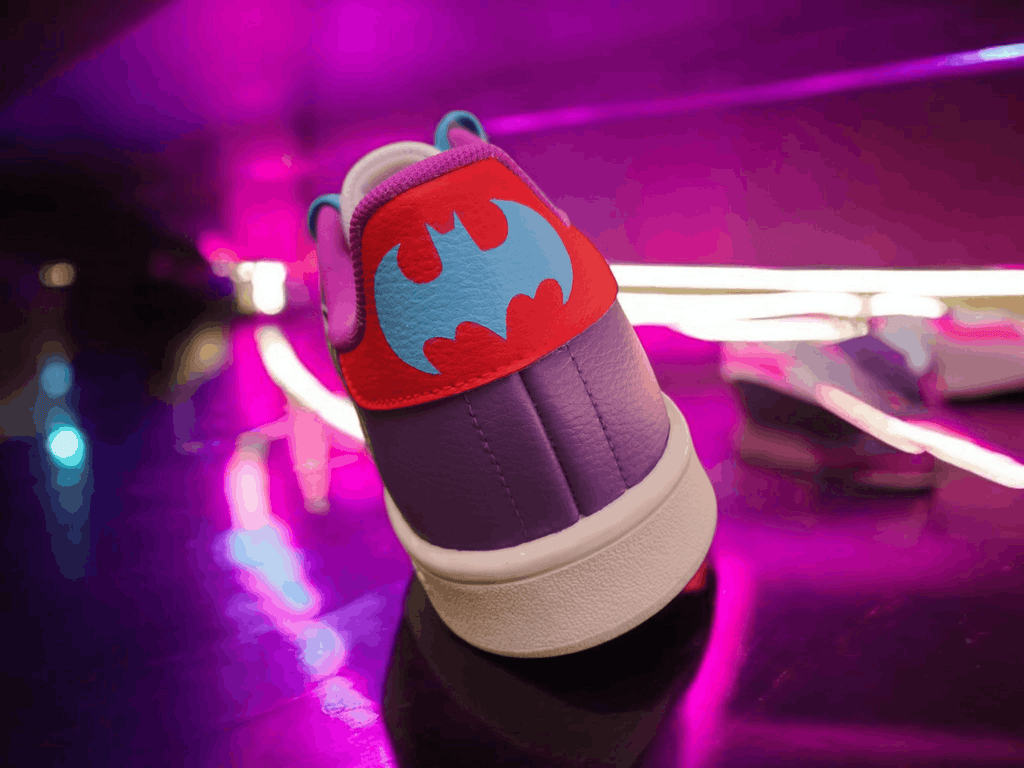 Sneakers dipinte a mano — Batman Neon
