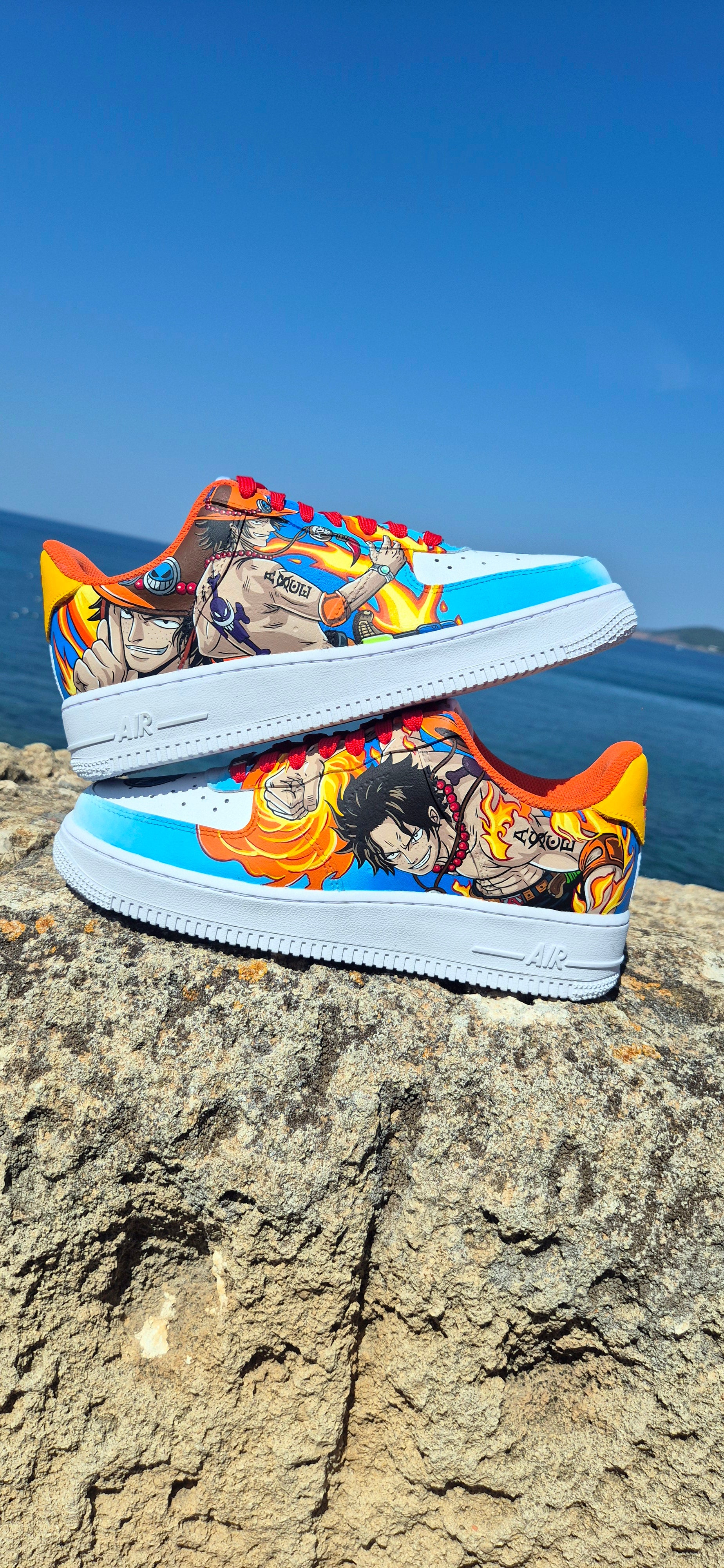 Nike Air Force 1 Dipinte a Mano – Tema One Piece con Portgas D. Ace