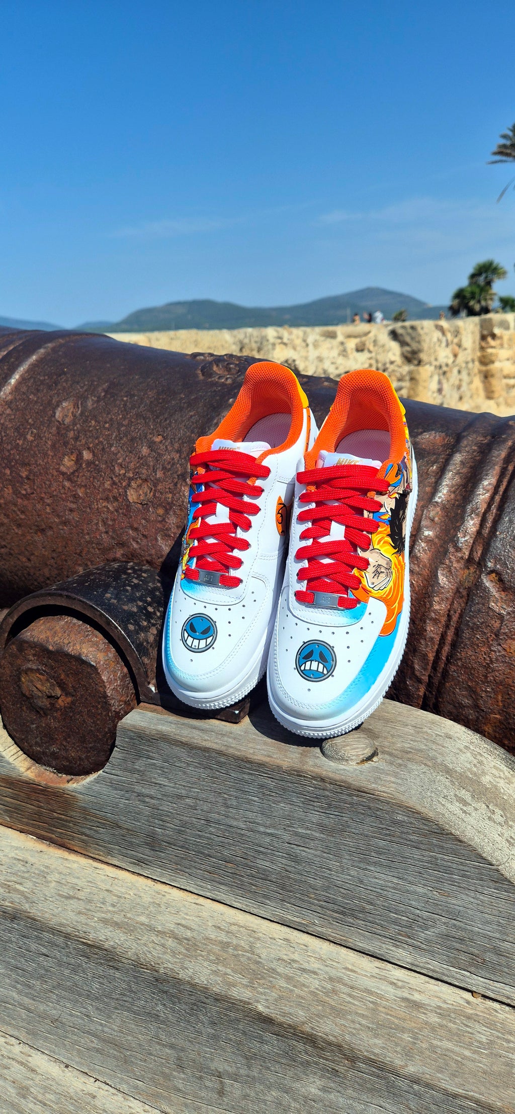 Nike Air Force 1 Dipinte a Mano – Tema One Piece con Portgas D. Ace