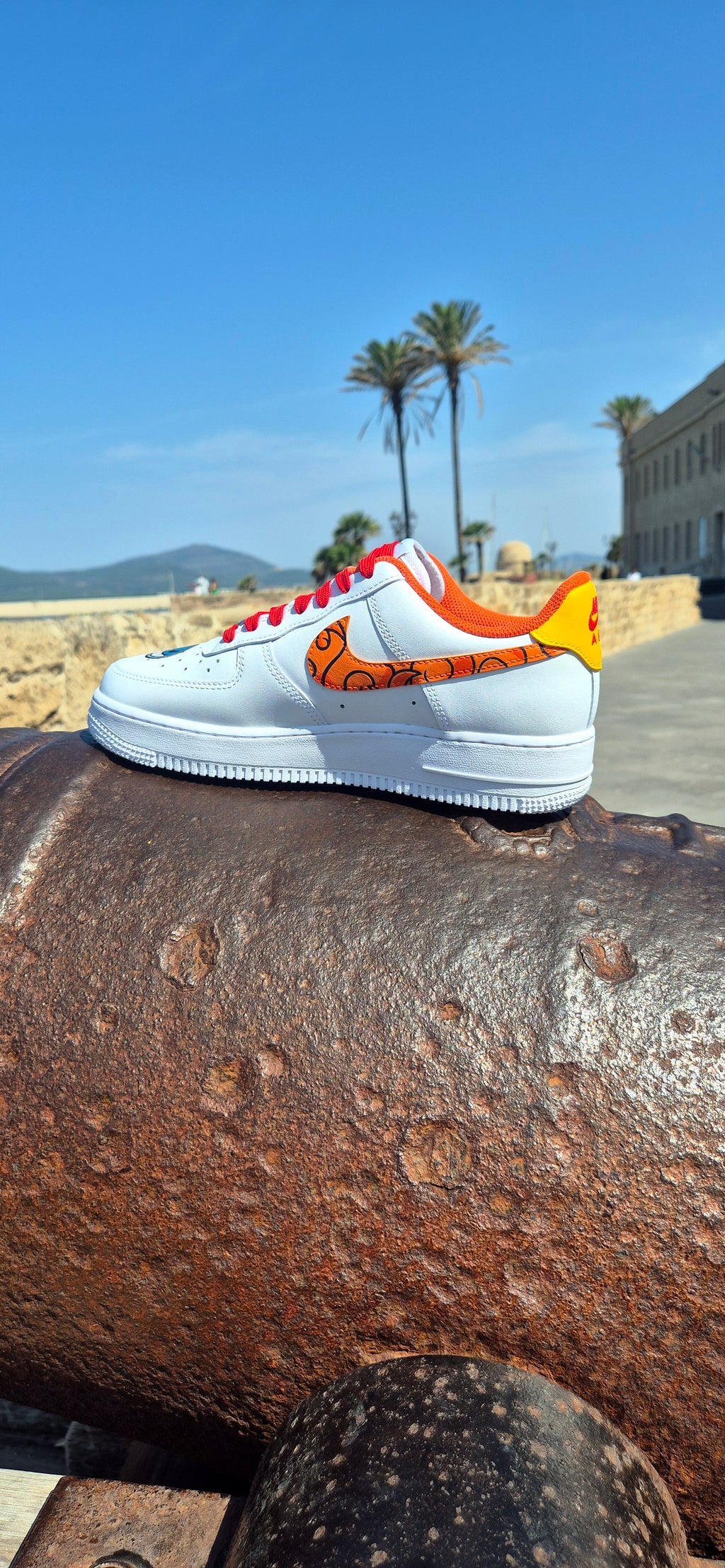 Nike Air Force 1 Dipinte a Mano – Tema One Piece con Portgas D. Ace