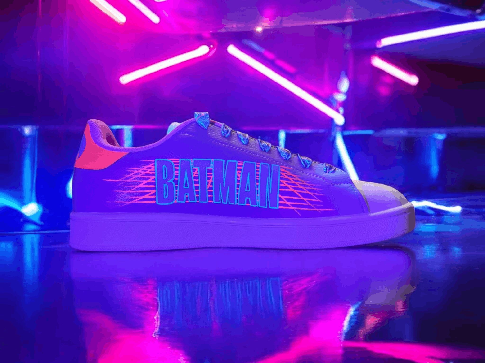 Sneakers dipinte a mano — Batman Neon