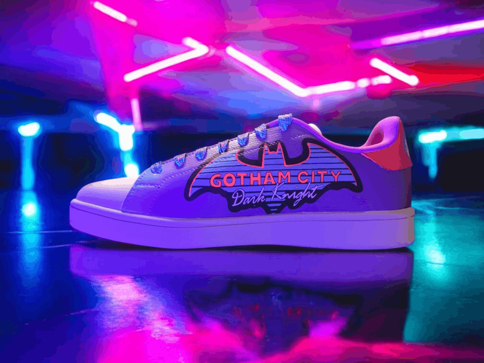 Sneakers dipinte a mano — Batman Neon
