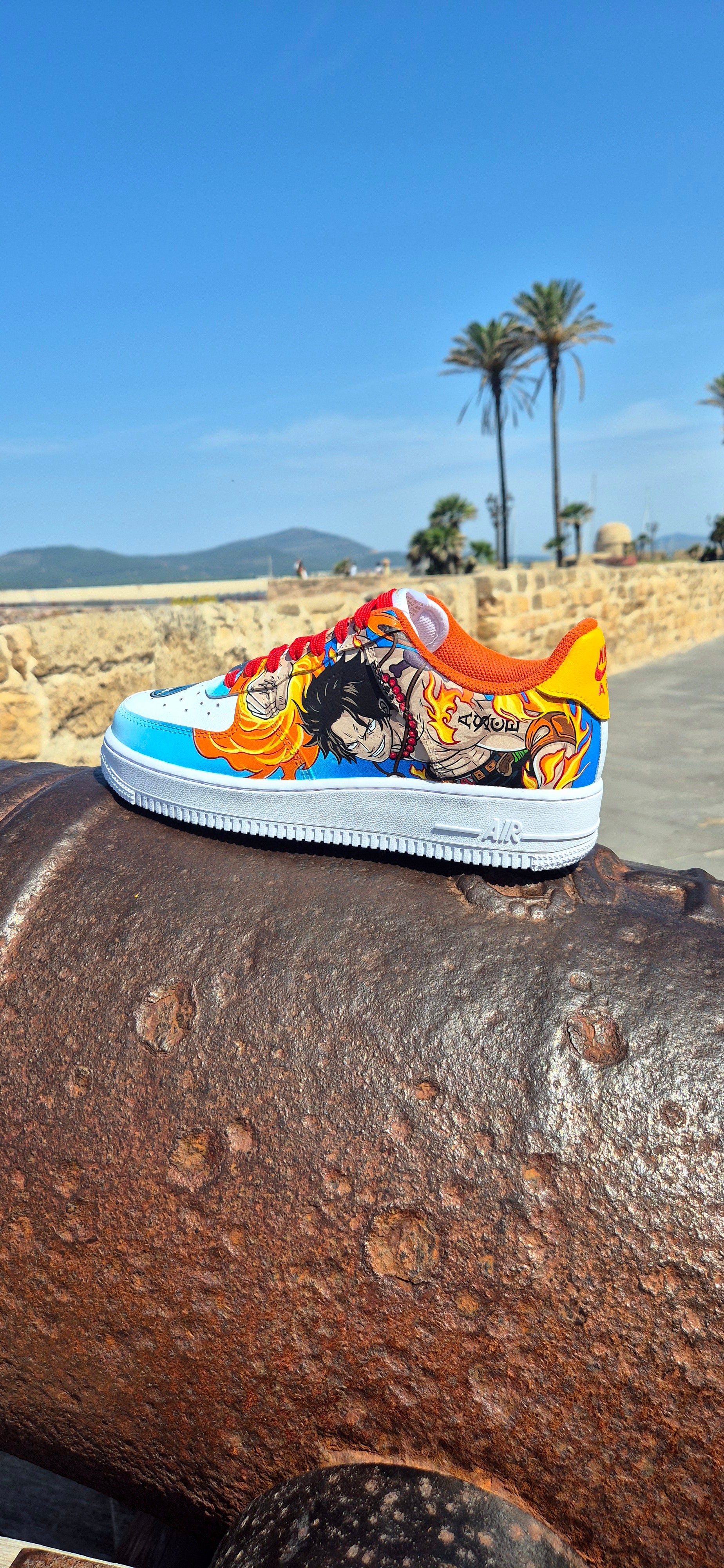Nike Air Force 1 Dipinte a Mano – Tema One Piece con Portgas D. Ace