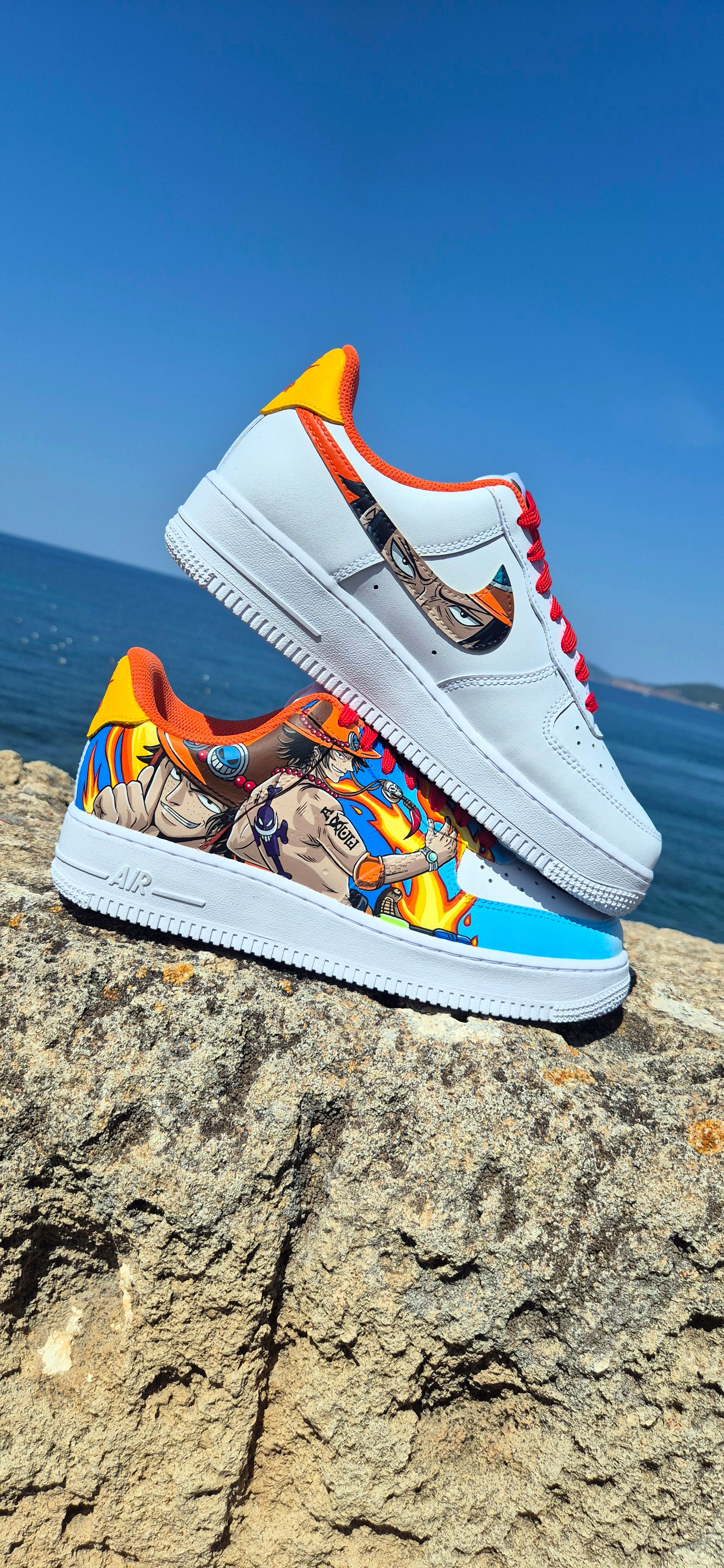 Nike Air Force 1 Dipinte a Mano – Tema One Piece con Portgas D. Ace