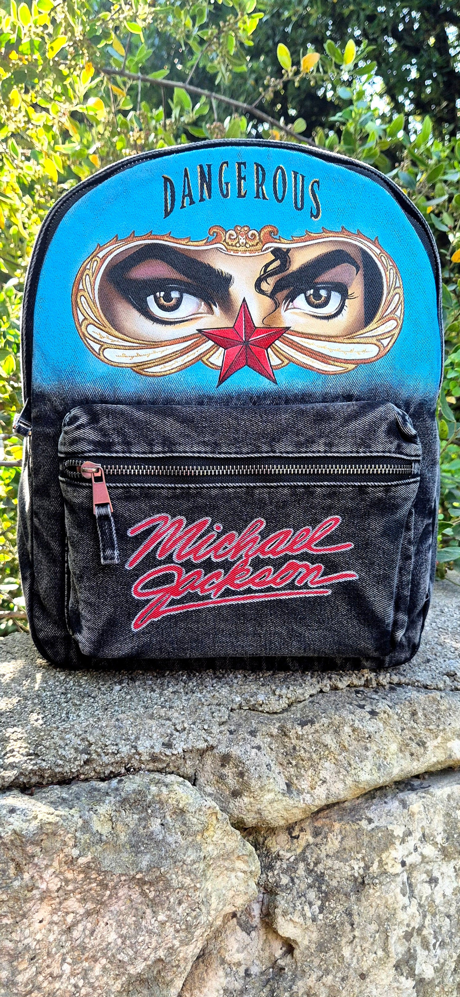 Zaino in Denim Dipinto a Mano – Tema Michael Jackson "Dangerous"
