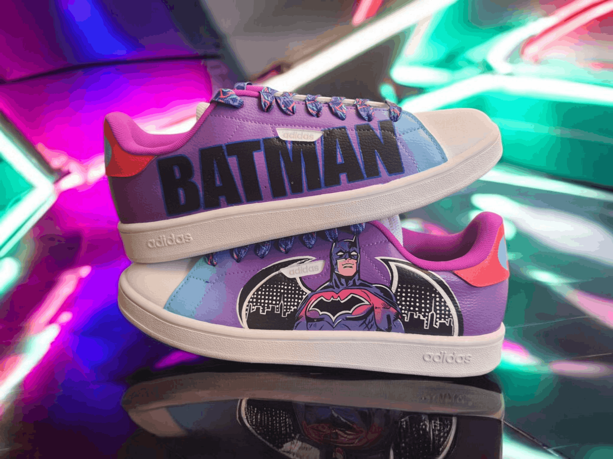 Sneakers dipinte a mano — Batman Neon