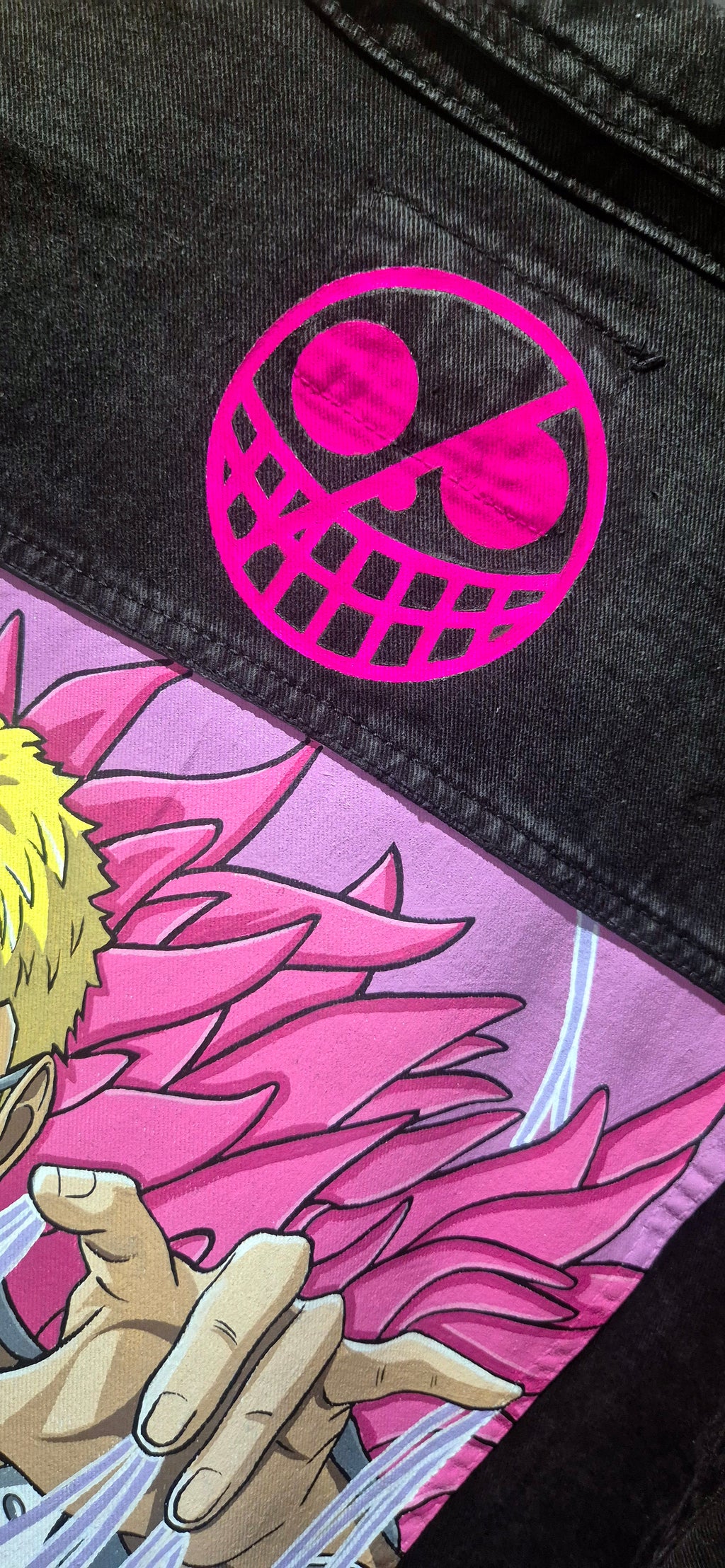 Giacca in Denim Nera Dipinta a Mano – Ispirata a Doflamingo | One Piece