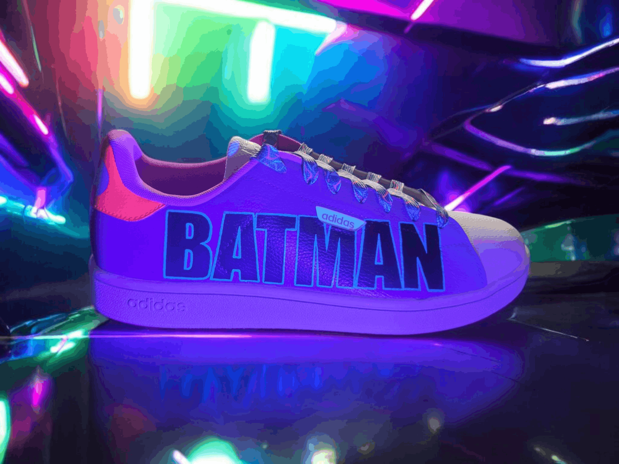 Sneakers dipinte a mano — Batman Neon