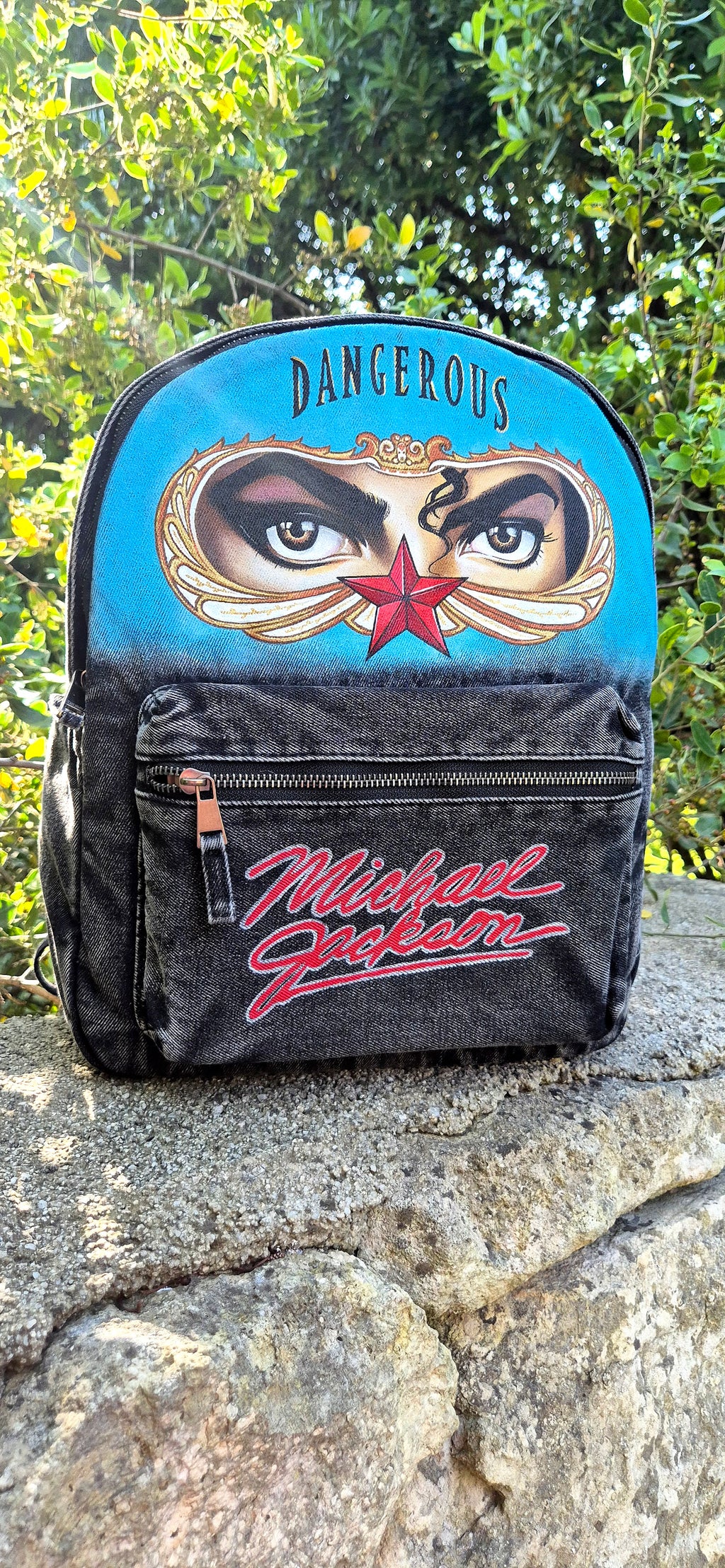 Zaino in Denim Dipinto a Mano – Tema Michael Jackson "Dangerous"