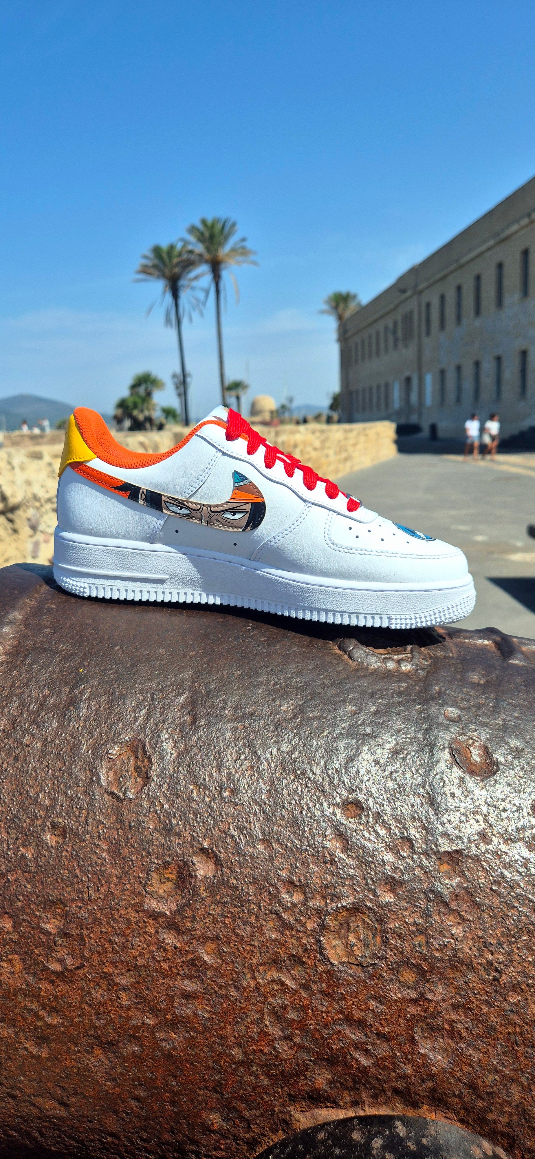 Nike Air Force 1 Dipinte a Mano – Tema One Piece con Portgas D. Ace