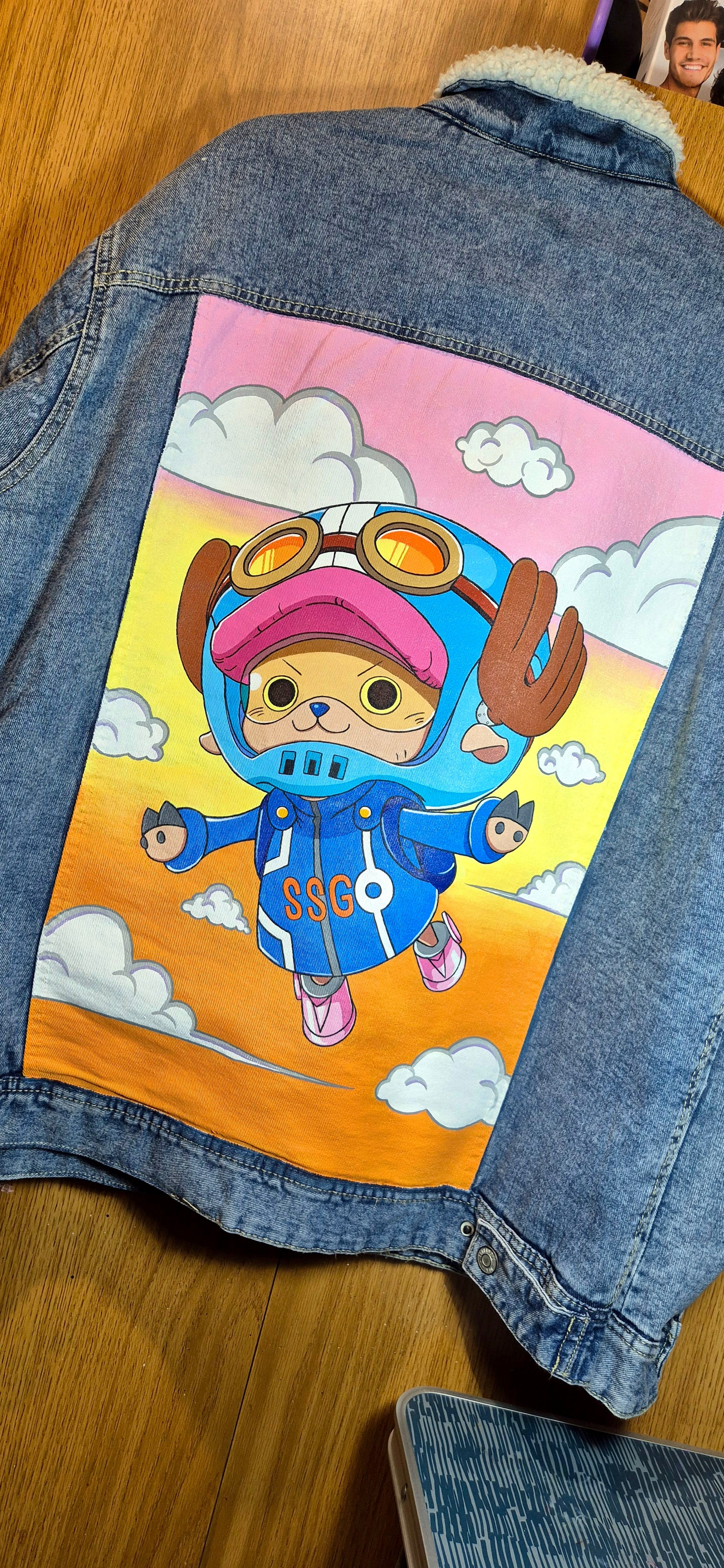 Giacca denim con pellicciotto dipinta a mano — Chopper Egghead