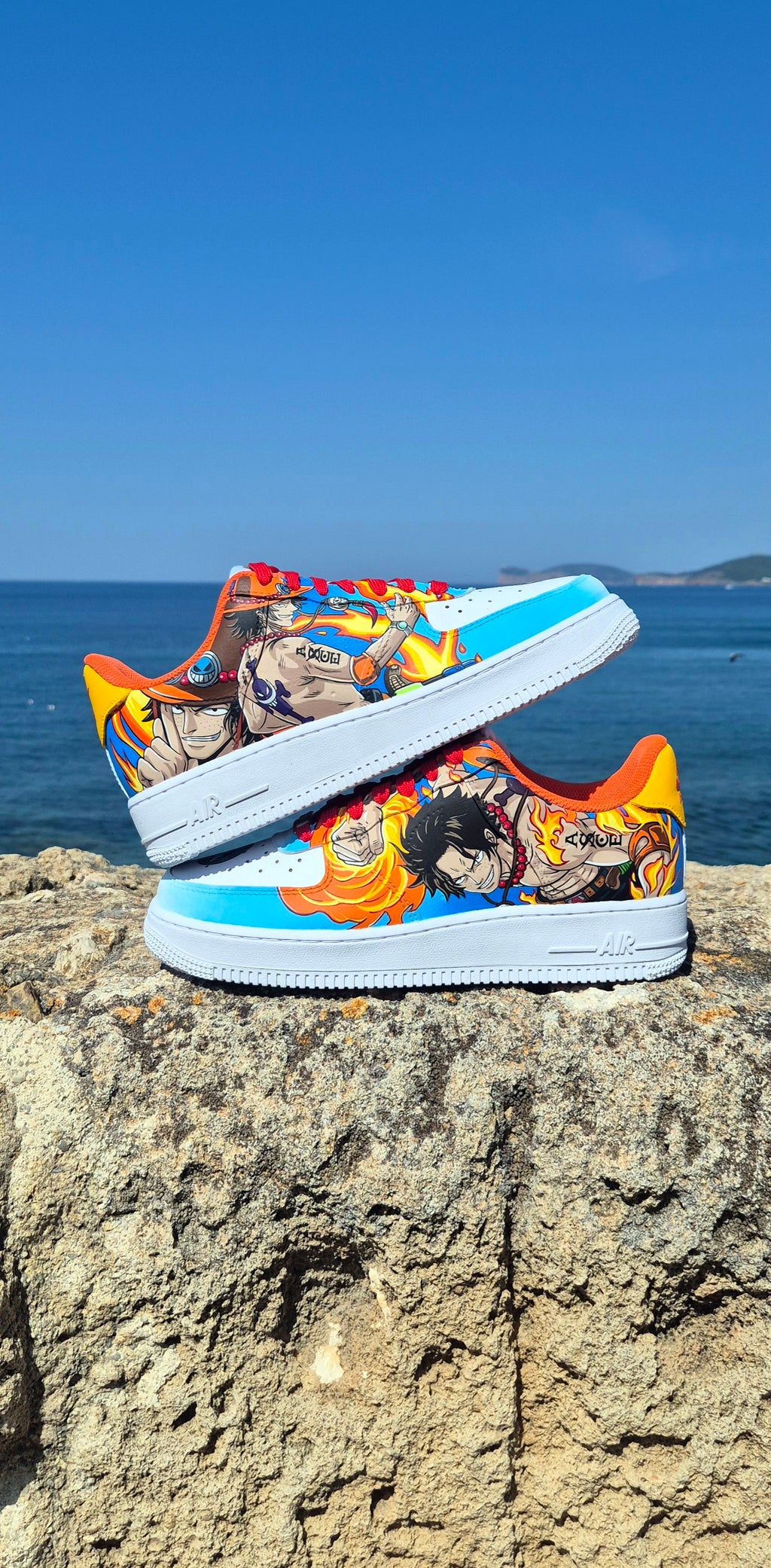 Nike Air Force 1 Dipinte a Mano – Tema One Piece con Portgas D. Ace