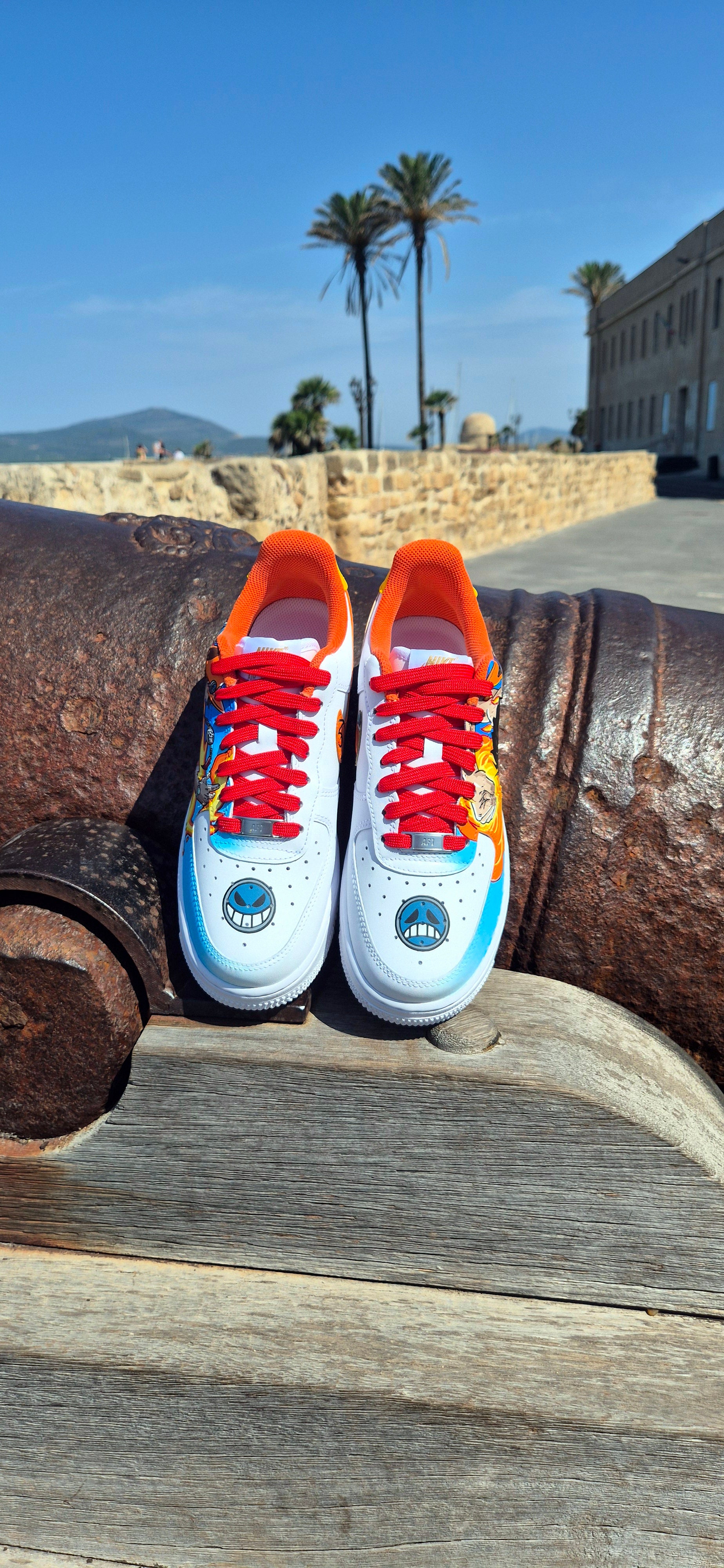 Nike Air Force 1 Dipinte a Mano – Tema One Piece con Portgas D. Ace